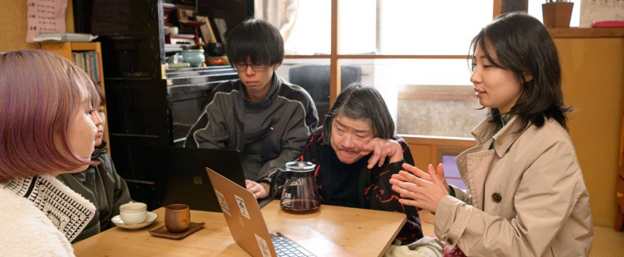 橋本和子さんと松原慧太朗さんと川平千紘さんと岡田実桜さんと瀬端こころさん