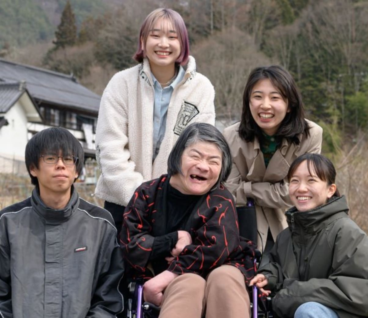 橋本和子さんと松原慧太朗さんと川平千紘さんと岡田実桜さんと瀬端こころさん